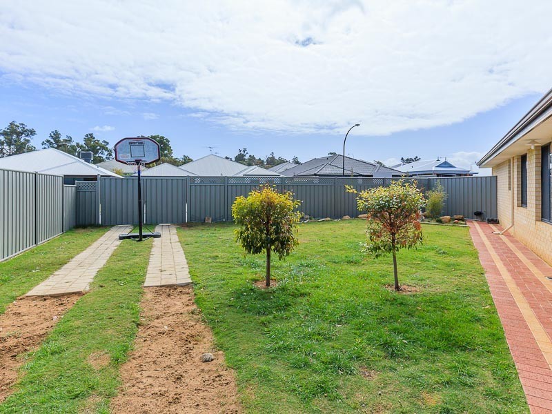 1 Chertsey Way, Wellard WA 6170