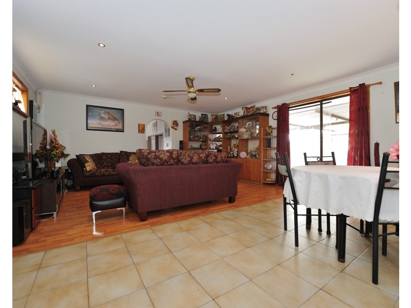 11 Shortland Way, Girrawheen WA 6064