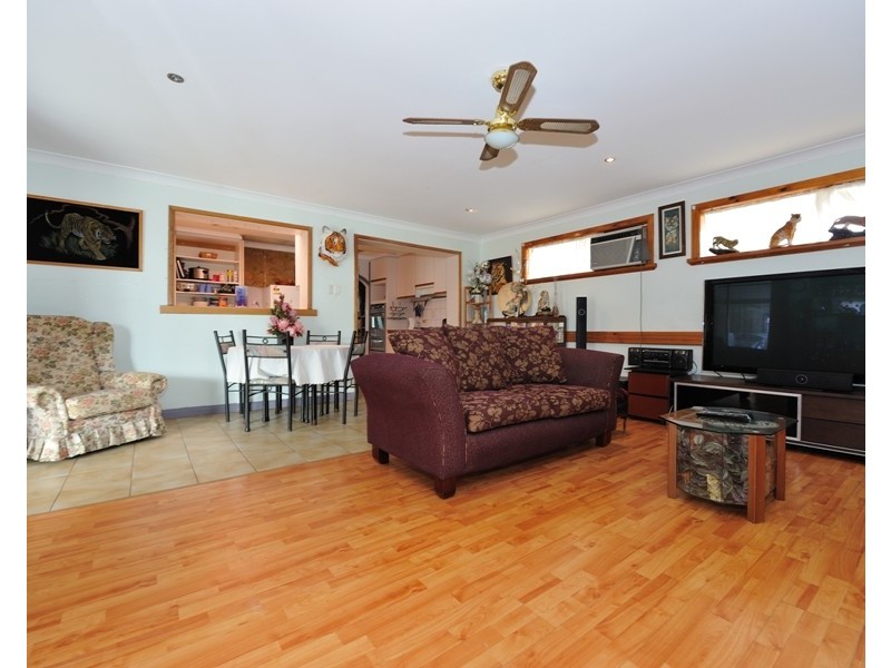 11 Shortland Way, Girrawheen WA 6064