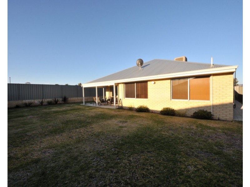 9 Westport Link, Leda WA 6170