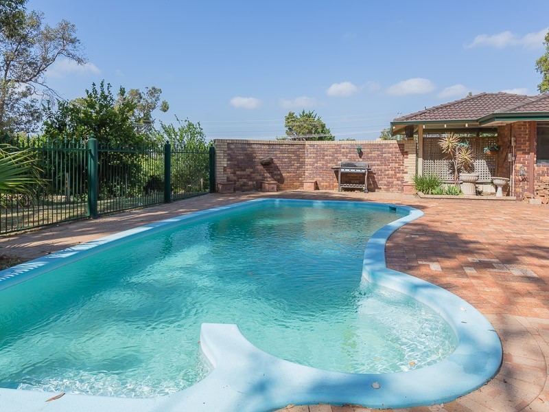 2 Crofter Court, Wellard WA 6170