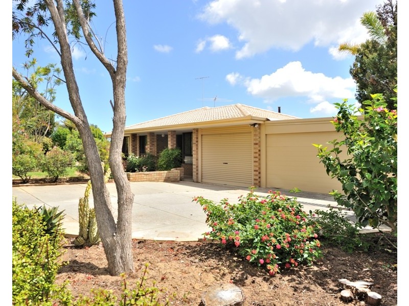 15 Varris Way, Orelia WA 6167