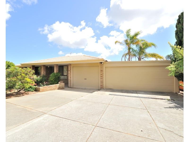 15 Varris Way, Orelia WA 6167