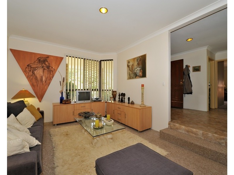 15 Varris Way, Orelia WA 6167