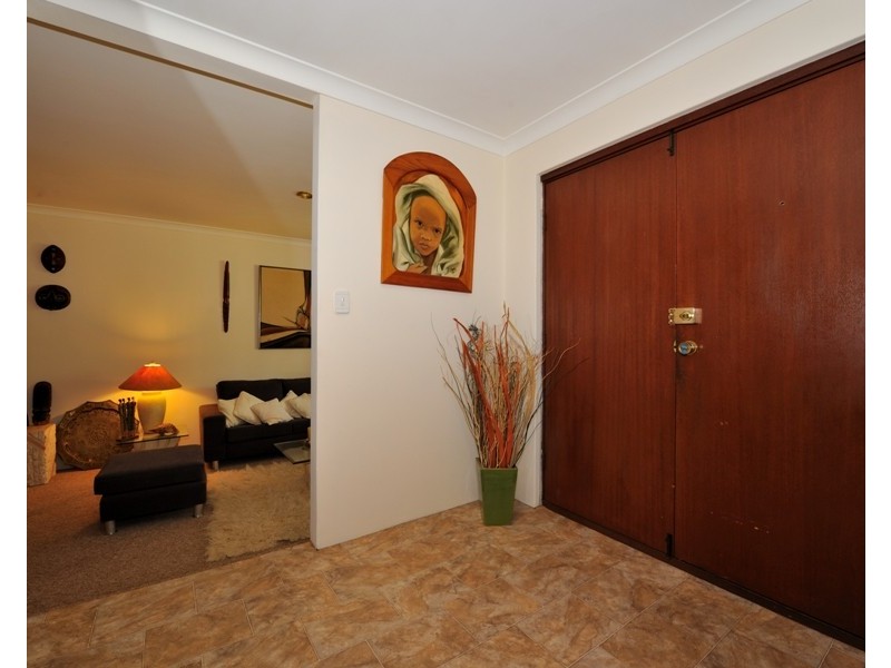 15 Varris Way, Orelia WA 6167