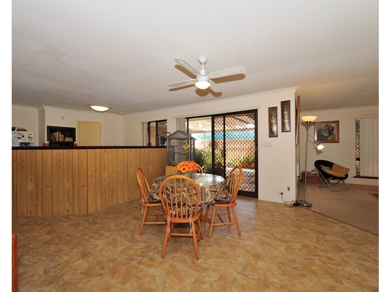 15 Varris Way, Orelia WA 6167