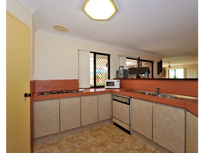 15 Varris Way, Orelia WA 6167