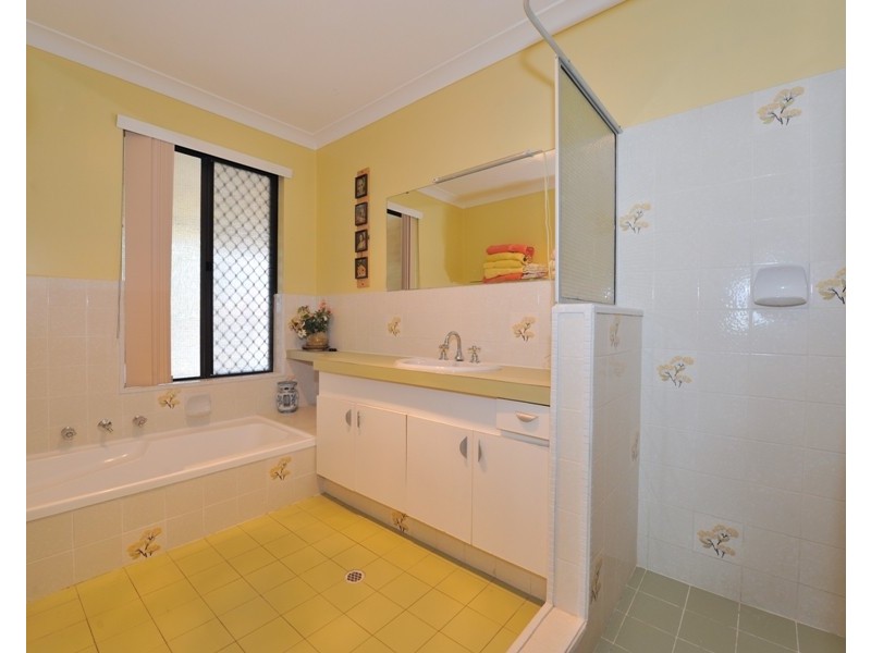 15 Varris Way, Orelia WA 6167