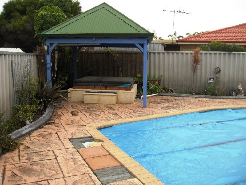 11 Oregon Place, Cooloongup WA 6168