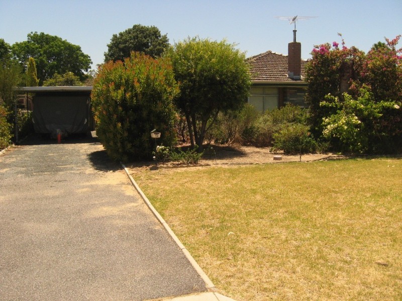 19 Edmund Way, Calista WA 6167