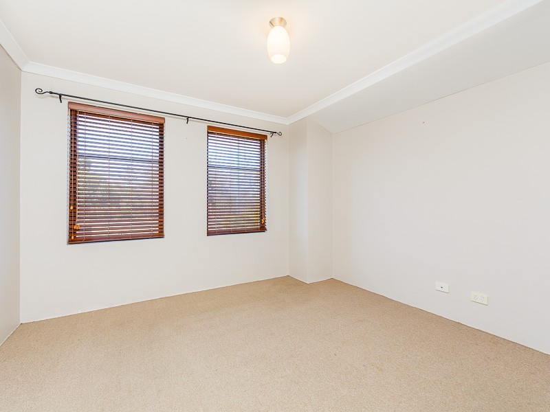 4 Daniels Place, Bertram WA 6167