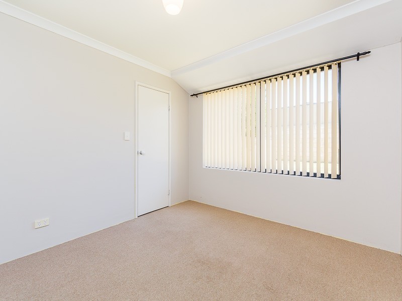 4 Daniels Place, Bertram WA 6167