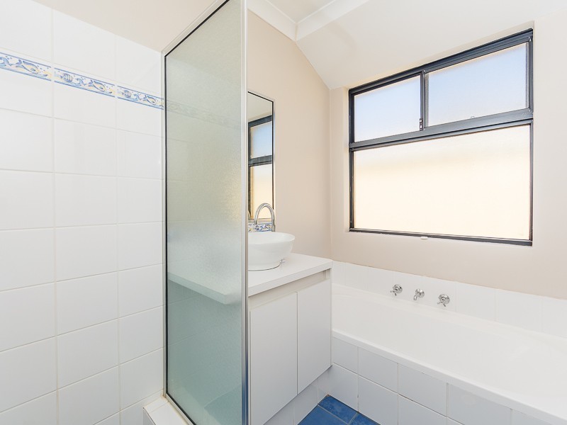 4 Daniels Place, Bertram WA 6167