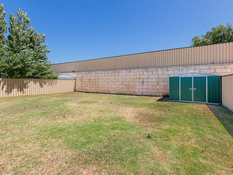 4 Daniels Place, Bertram WA 6167