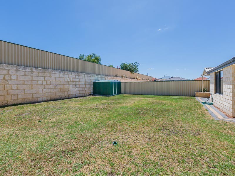 4 Daniels Place, Bertram WA 6167