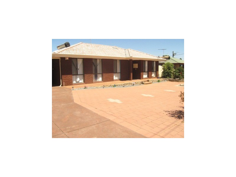 28 Tanson Road, Parmelia WA 6167