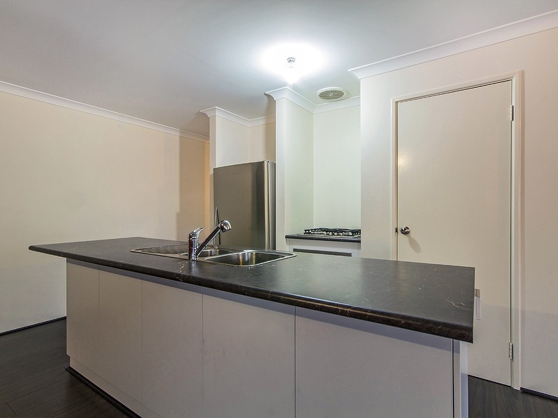 8 Shannon Pass, Bertram WA 6167