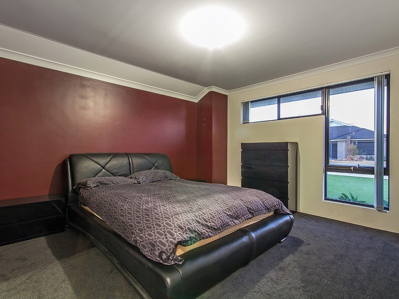 8 Shannon Pass, Bertram WA 6167