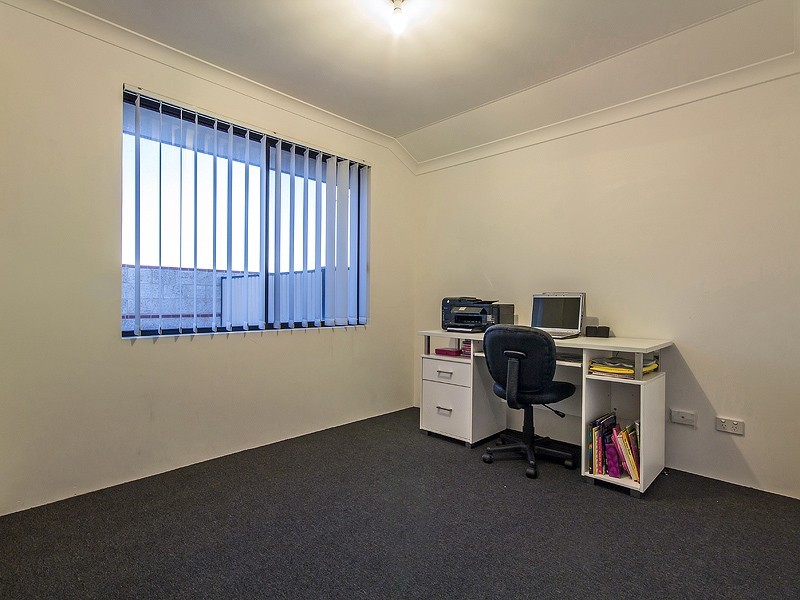 8 Shannon Pass, Bertram WA 6167