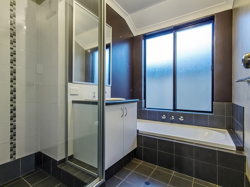 8 Shannon Pass, Bertram WA 6167