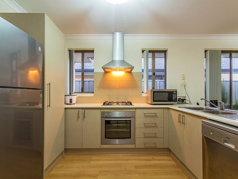 10 Thaxted Street, Wellard WA 6170