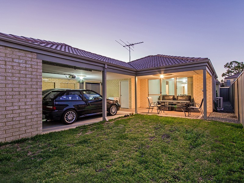 10 Thaxted Street, Wellard WA 6170