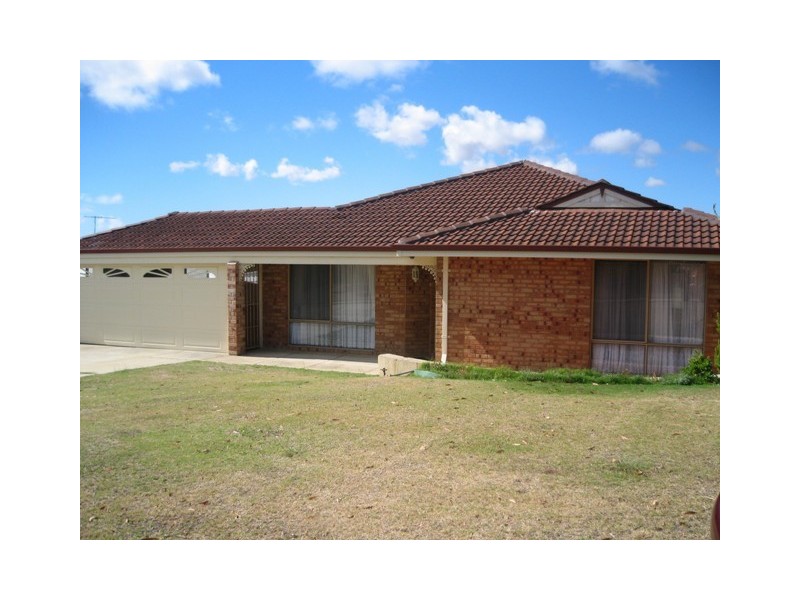 17 Camfield Loop, Parmelia WA 6167