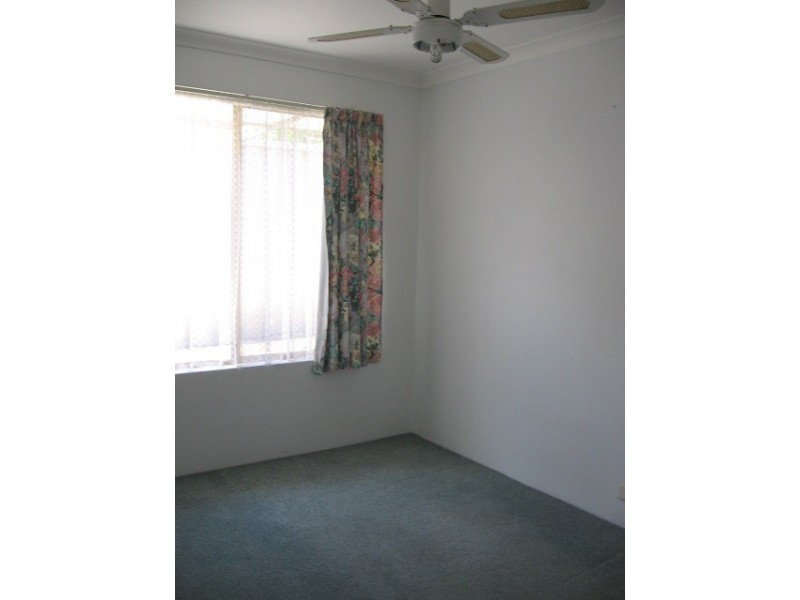 17 Camfield Loop, Parmelia WA 6167