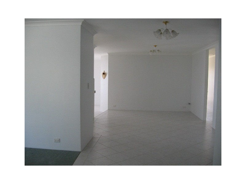 17 Camfield Loop, Parmelia WA 6167