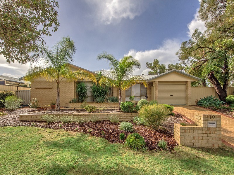 19 Riley Place, Leda WA 6170