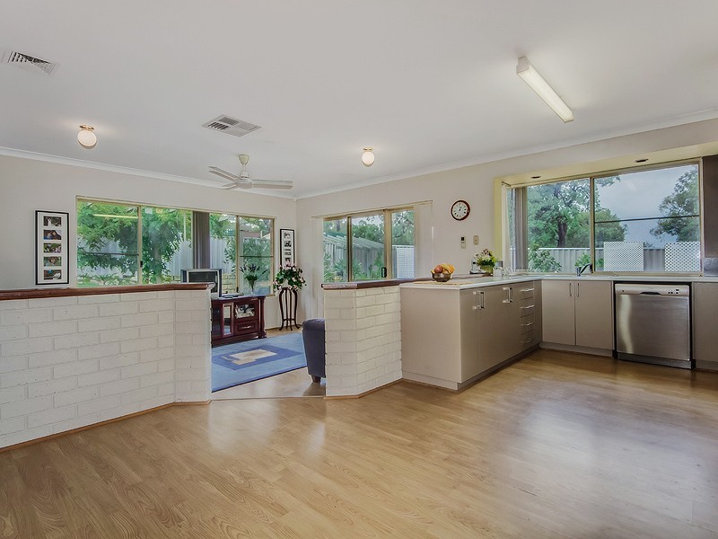 19 Riley Place, Leda WA 6170