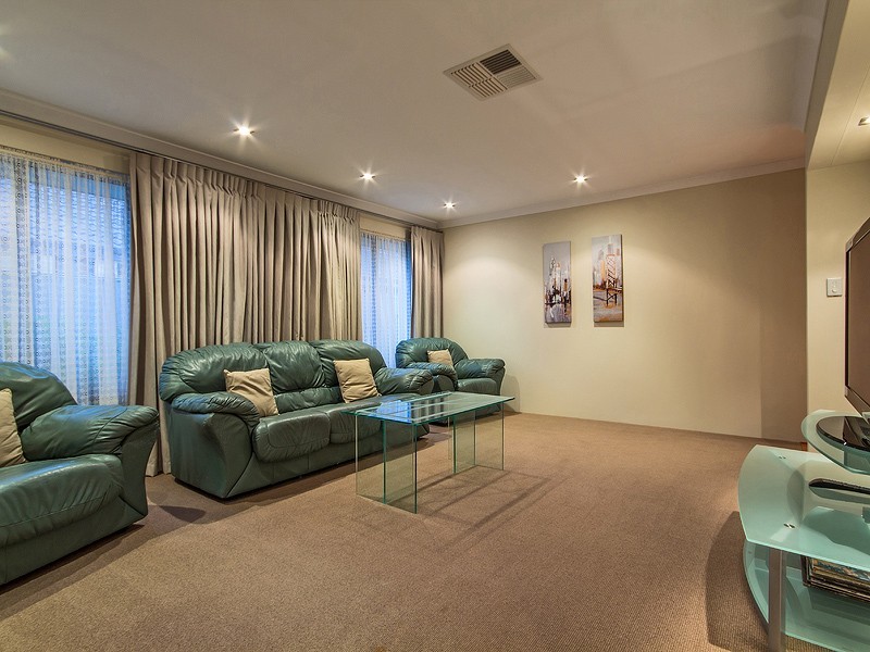 25 Runnymede Gate, Wellard WA 6170