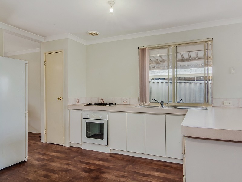 13 Salter Place, Parmelia WA 6167