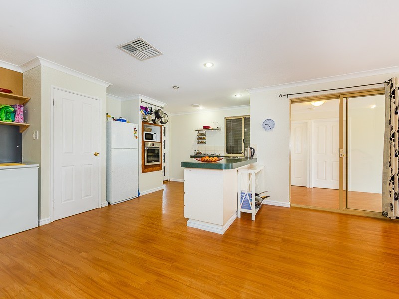7 Roscommon Crescent, Orelia WA 6167