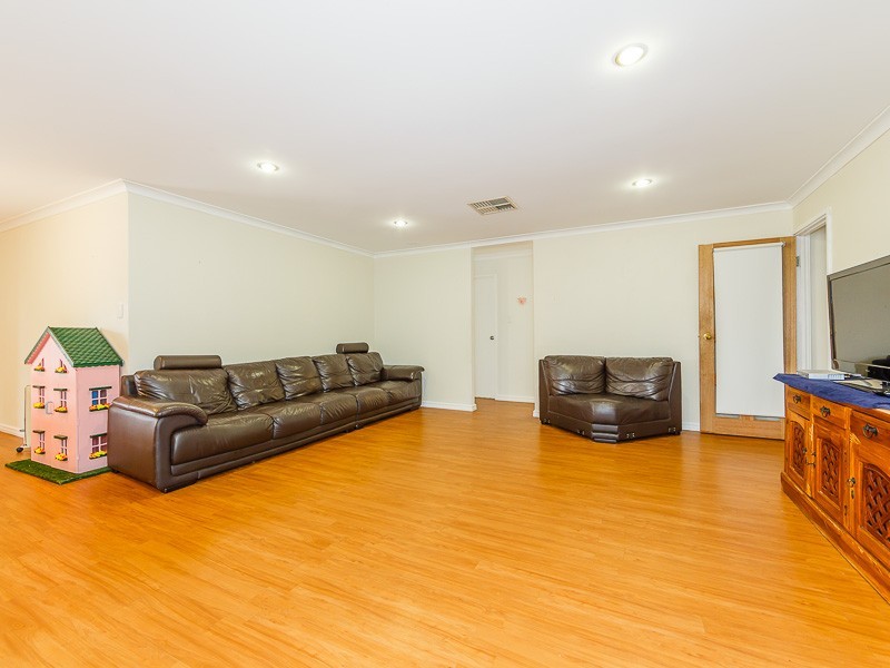 7 Roscommon Crescent, Orelia WA 6167