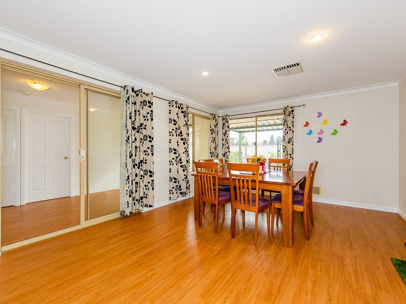7 Roscommon Crescent, Orelia WA 6167