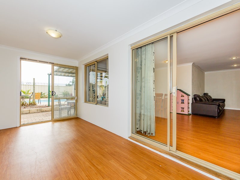 7 Roscommon Crescent, Orelia WA 6167