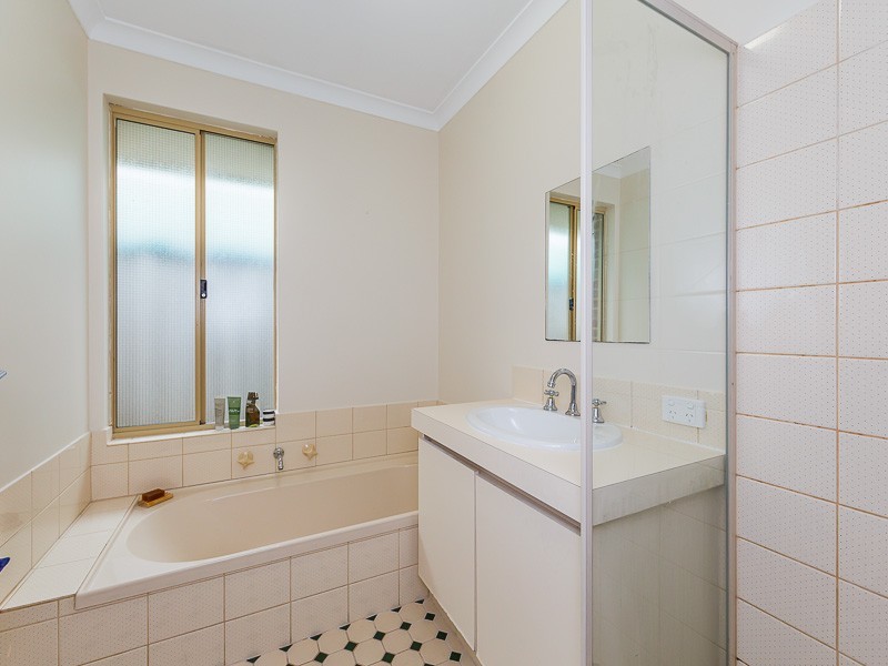 7 Roscommon Crescent, Orelia WA 6167