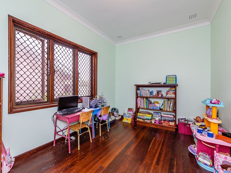 383 Carrington Street, Hamilton Hill WA 6163