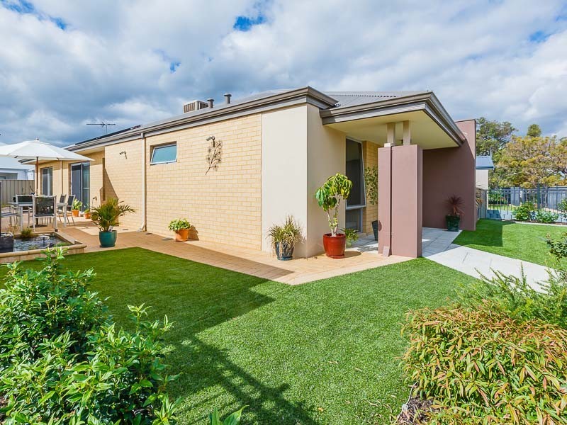 10 Fareham Crescent, Wellard WA 6170