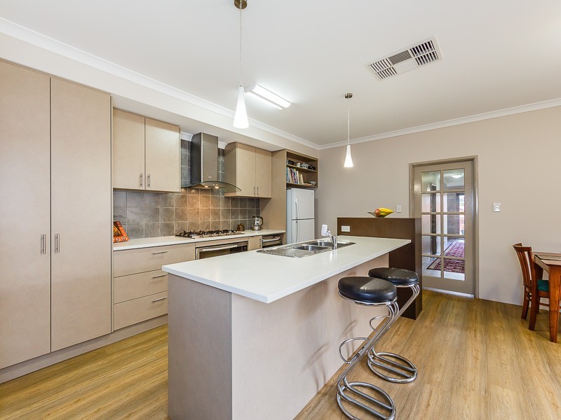 10 Fareham Crescent, Wellard WA 6170