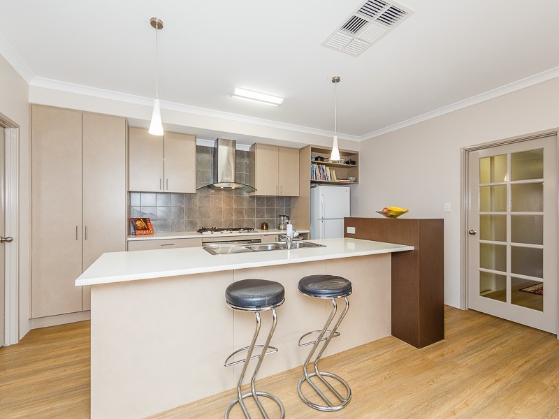 10 Fareham Crescent, Wellard WA 6170