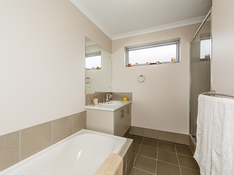 10 Fareham Crescent, Wellard WA 6170