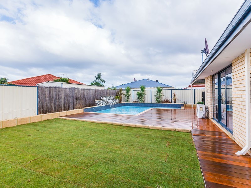 10 Araluen Crescent, Bertram WA 6167
