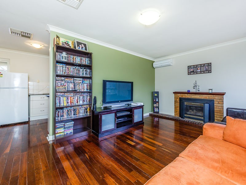 11 Langridge Crescent, Orelia WA 6167