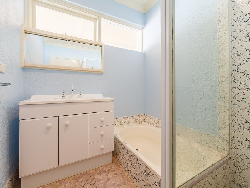 11 Langridge Crescent, Orelia WA 6167