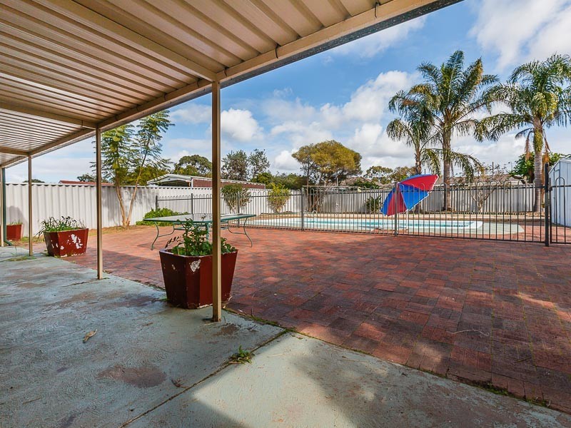 11 Langridge Crescent, Orelia WA 6167