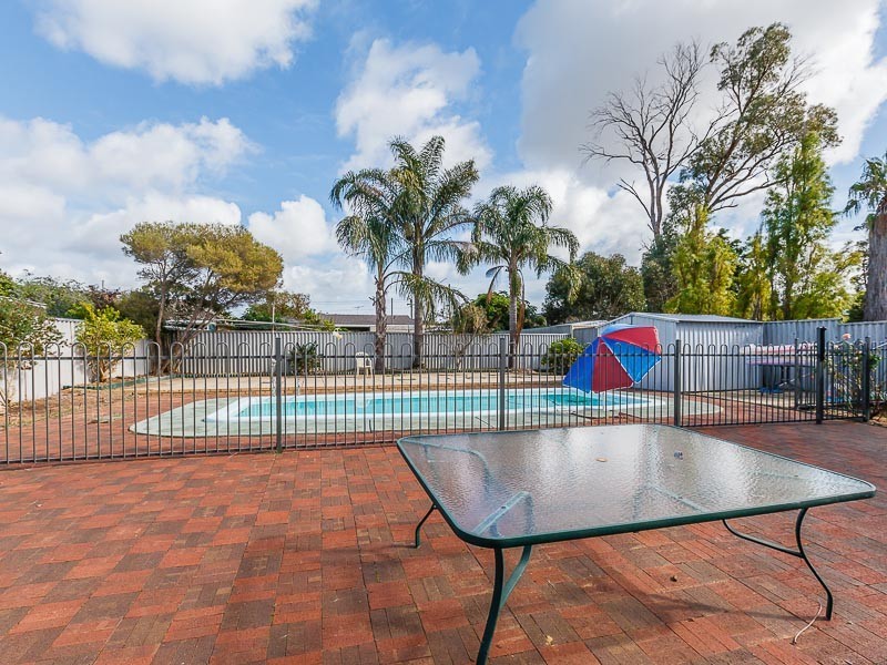 11 Langridge Crescent, Orelia WA 6167