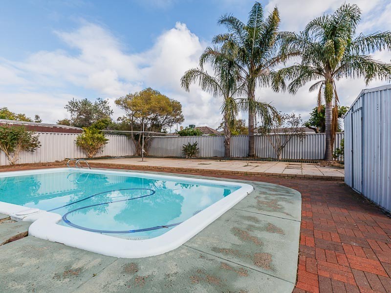 11 Langridge Crescent, Orelia WA 6167