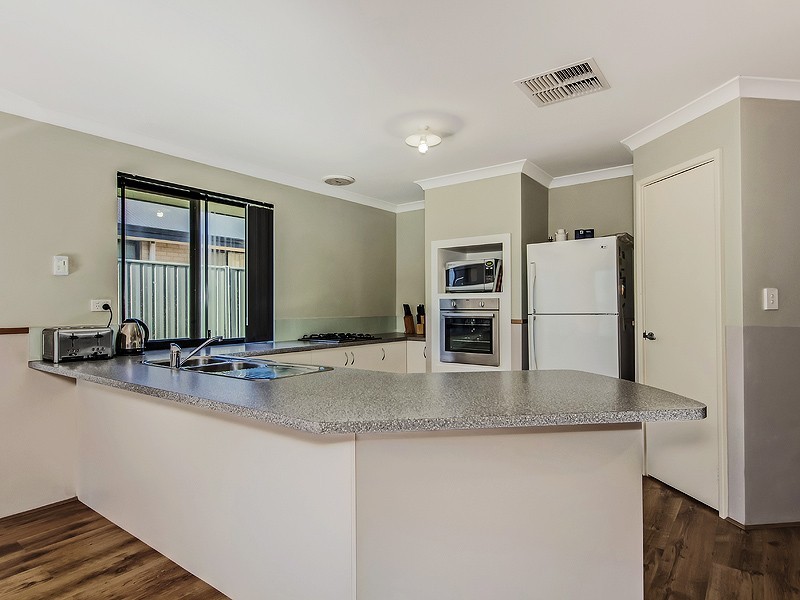 9 Westcliff Street, Wellard WA 6170